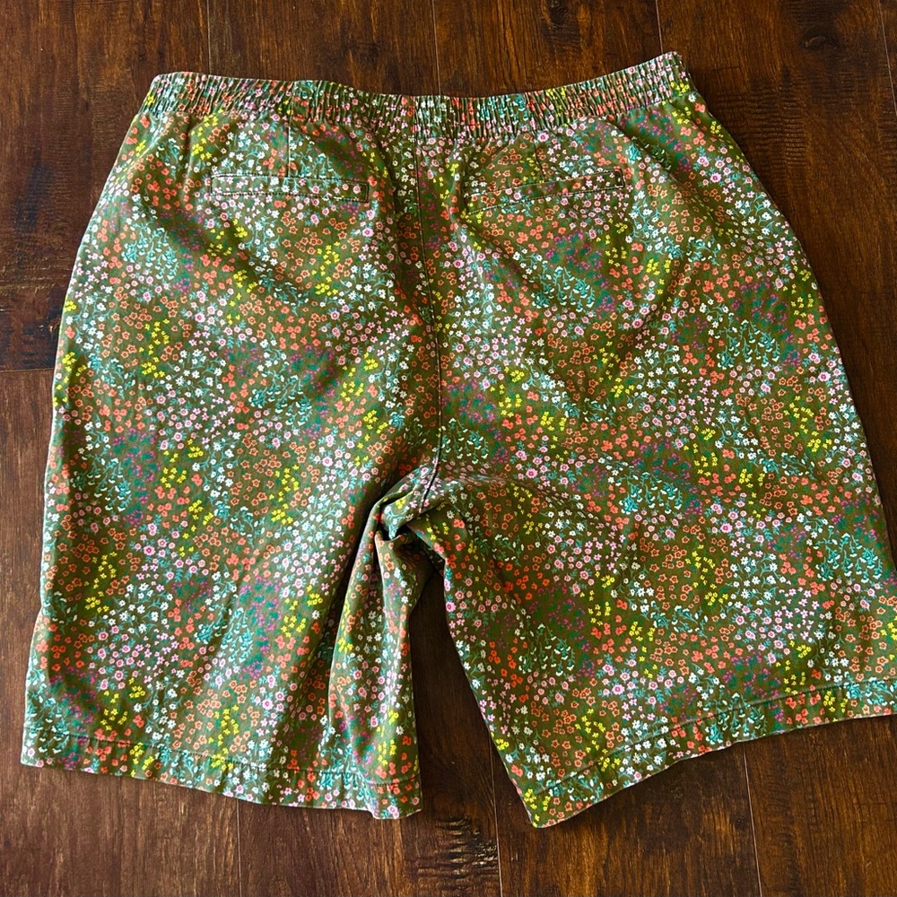 Lands End womens midrise size 20W gray/green floral shorts EUC - Picture 4 of 8